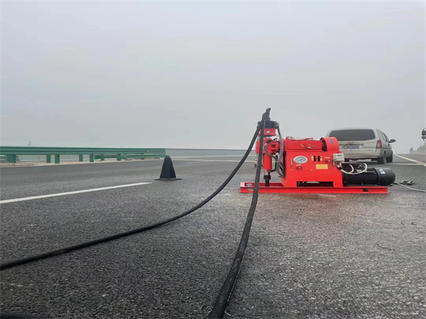 新盈镇马路路基路面开裂下沉注浆加固灌浆