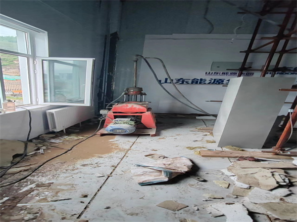 新盈镇地基基础下沉墙体裂缝加固注浆顶升施工